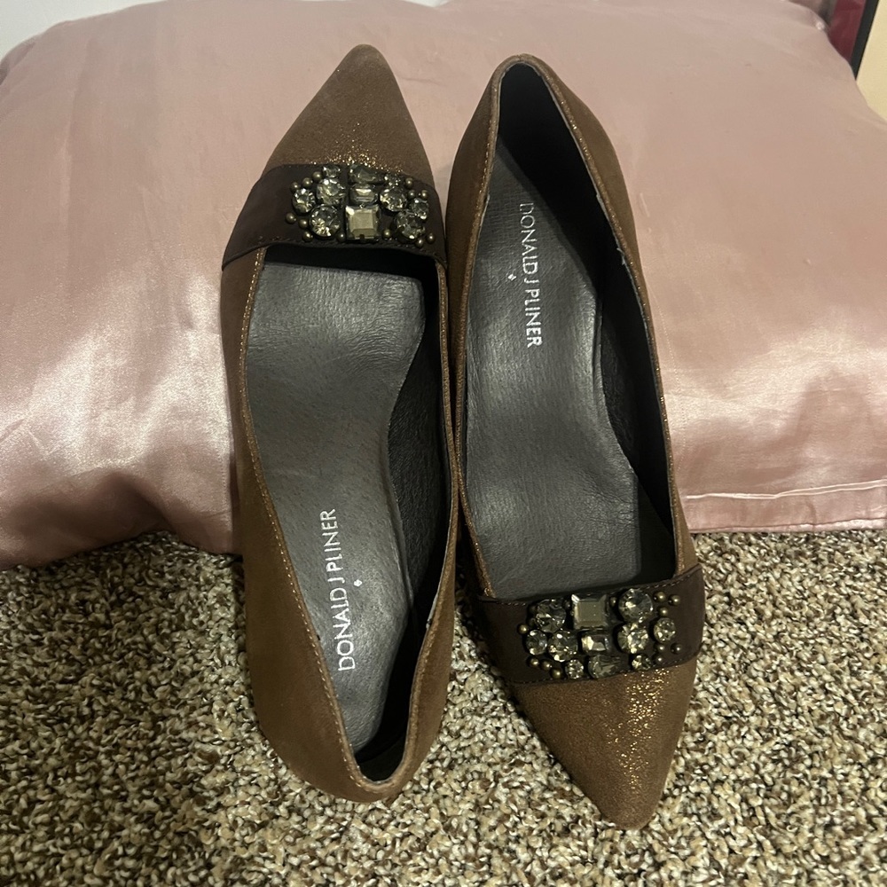 PreOwned Woman’s Donald J Pliner Giasp-Vmvm size 8. Dark Brown/Bronze​
